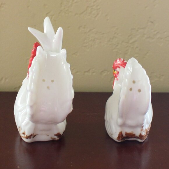 Vintage White Porcelain Hen and Rooster Salt & Pepper Shakers - Picture 5 of 14